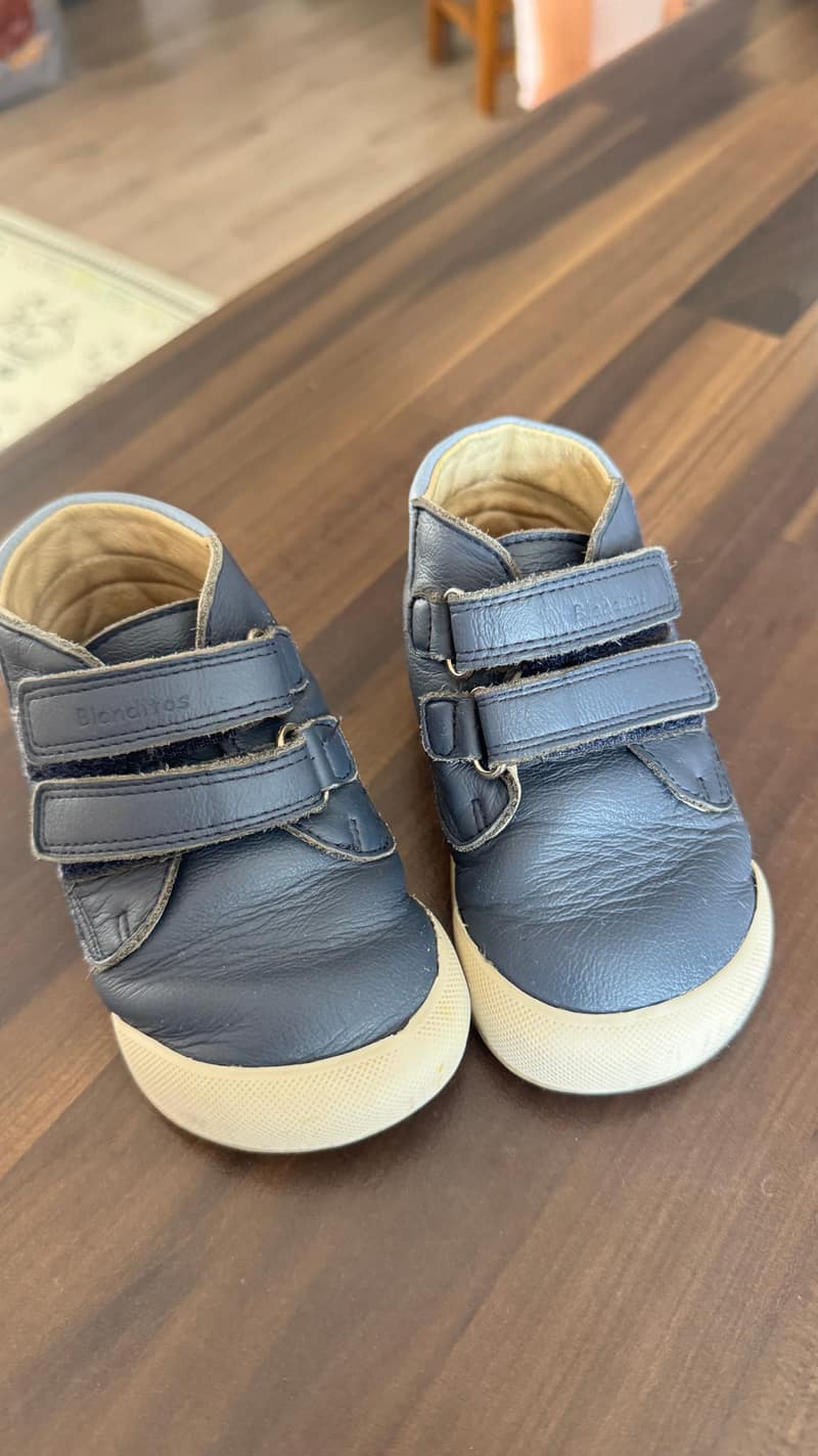 Open photo Listing photo