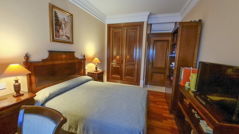 Open photo Listing photo
