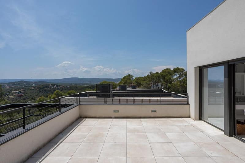 Open photo Listing photo