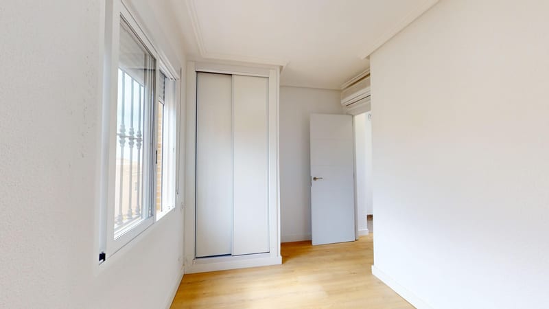 Open photo Listing photo