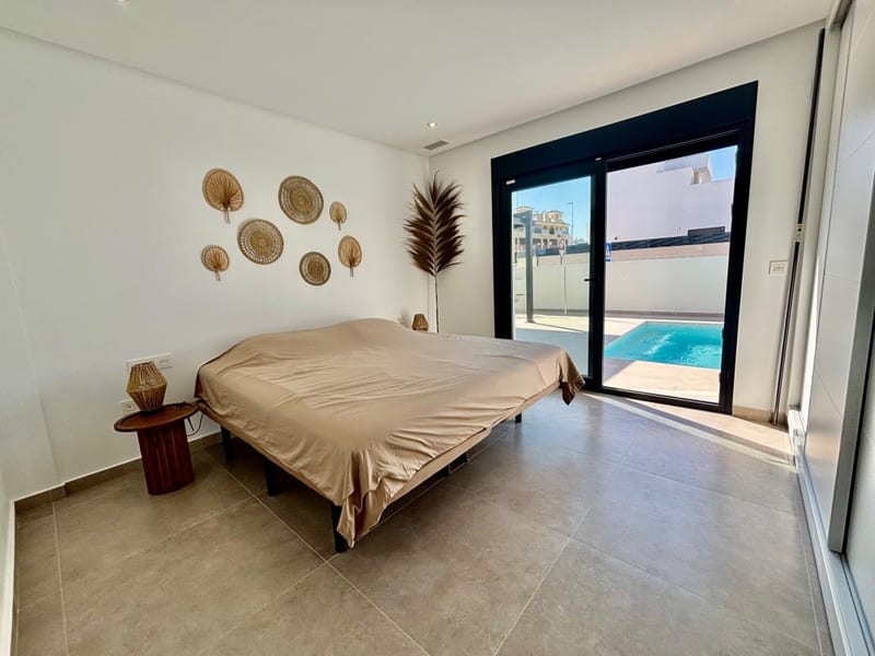 Open photo Listing photo