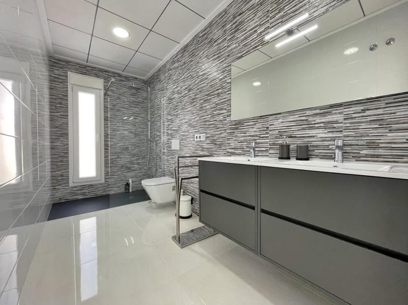 Open photo Listing photo
