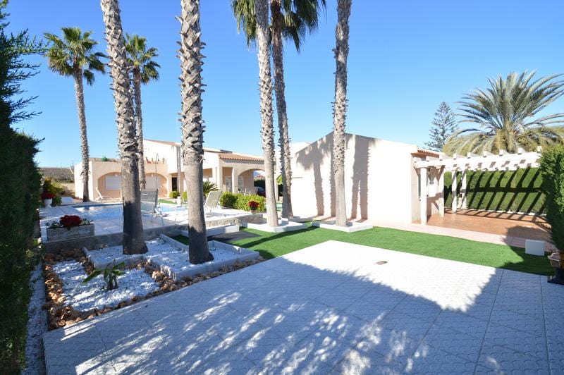 Open photo Listing photo