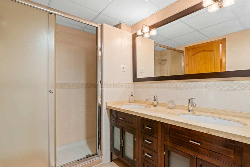 Open photo Listing photo
