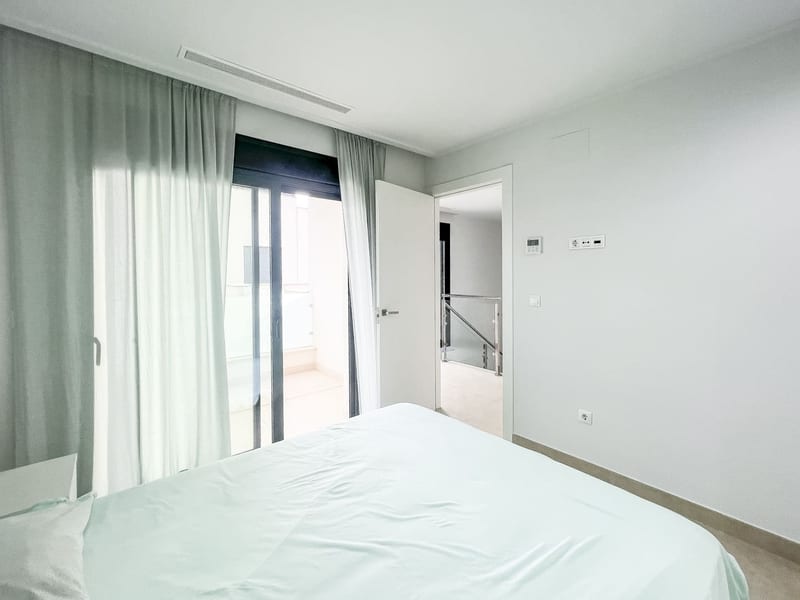 Open photo Listing photo