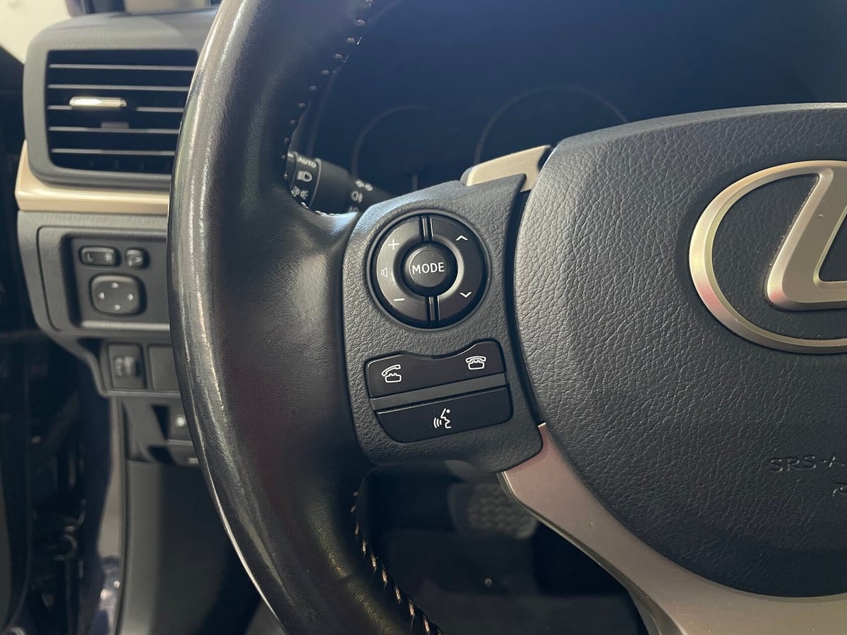 Open photo Listing photo