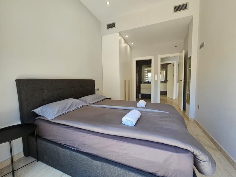 Open photo Listing photo