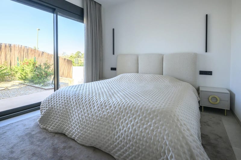 Open photo Listing photo