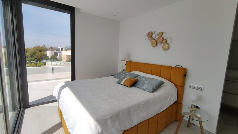 Open photo Listing photo