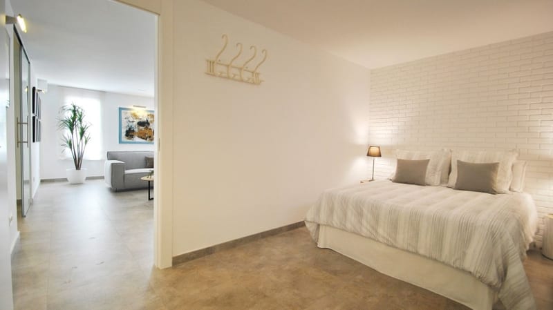 Open photo Listing photo