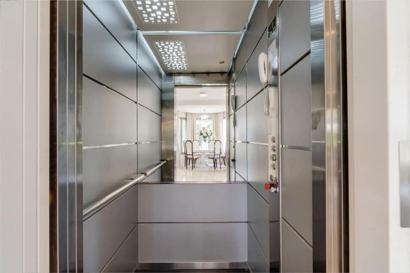 Open photo Listing photo