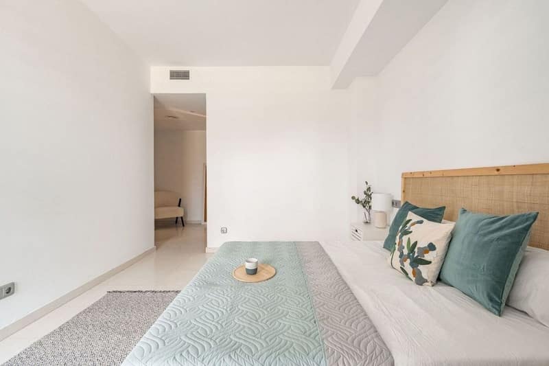 Open photo Listing photo