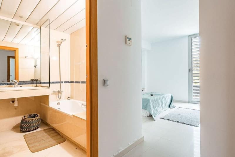 Open photo Listing photo