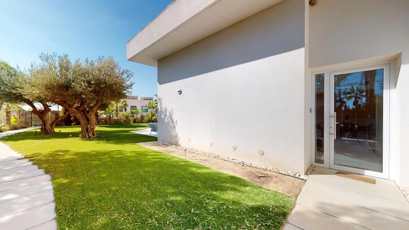 Open photo Listing photo