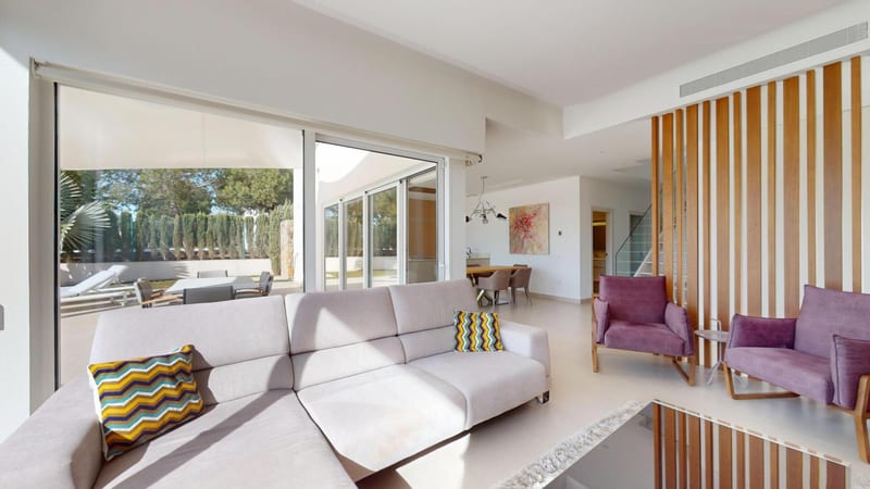 Open photo Listing photo