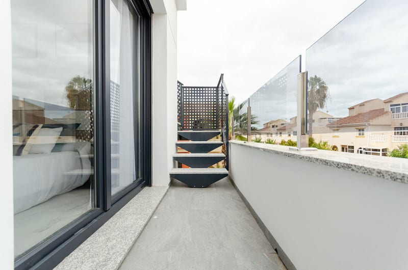 Open photo Listing photo