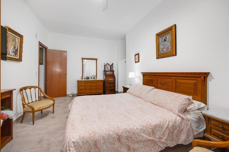 Open photo Listing photo