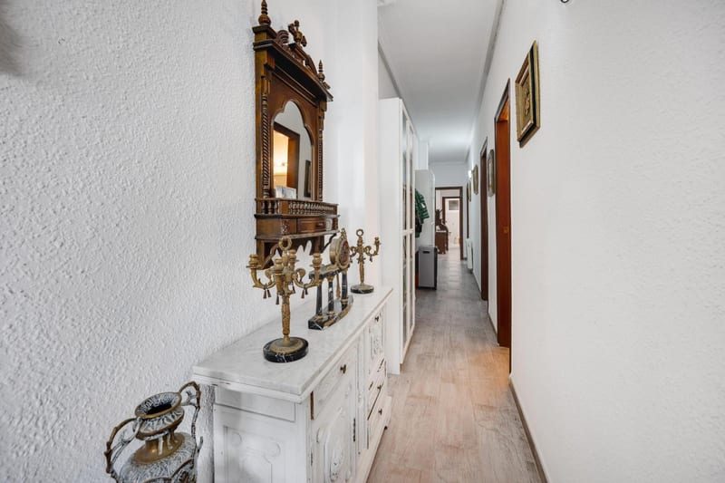 Open photo Listing photo