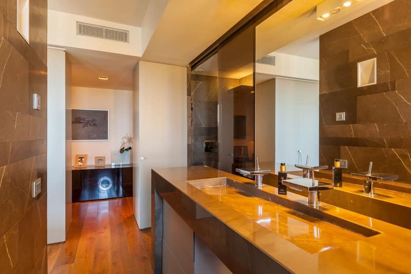 Open photo Listing photo