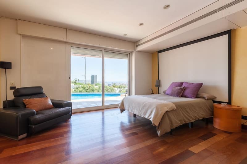 Open photo Listing photo