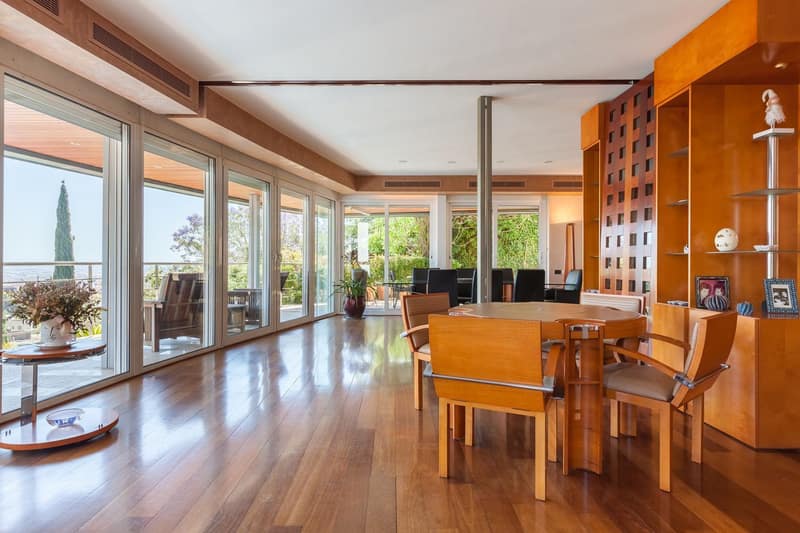 Open photo Listing photo