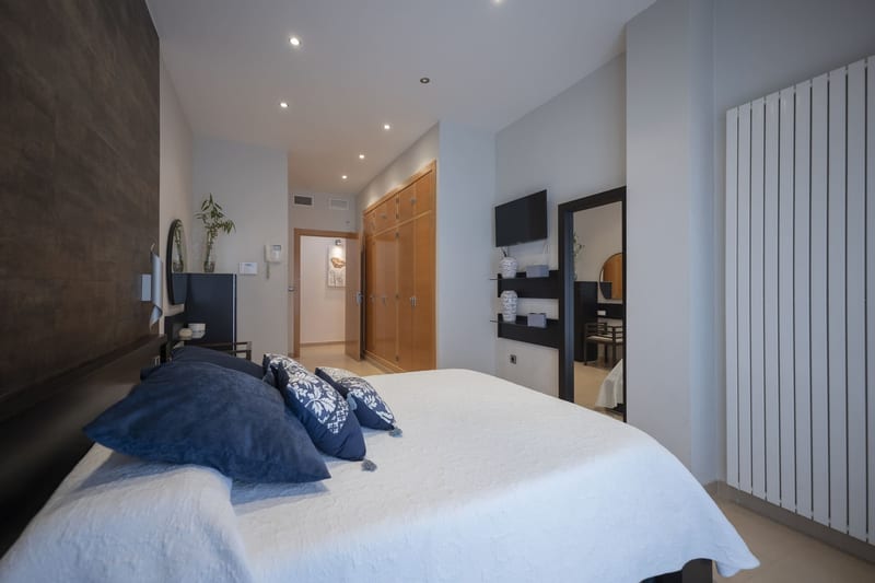 Open photo Listing photo