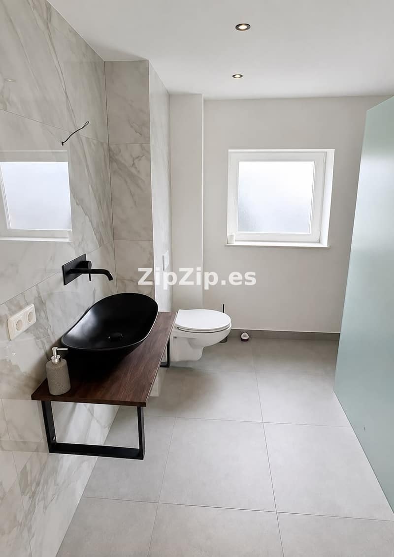Open photo Listing photo