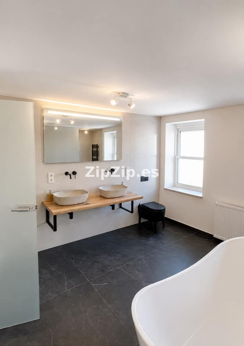 Open photo Listing photo
