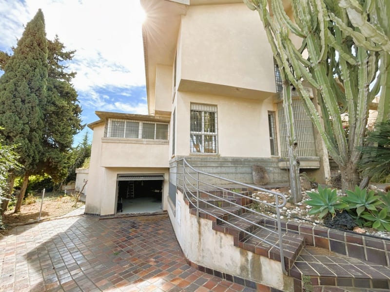 Open photo Listing photo