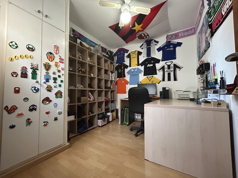 Open photo Listing photo