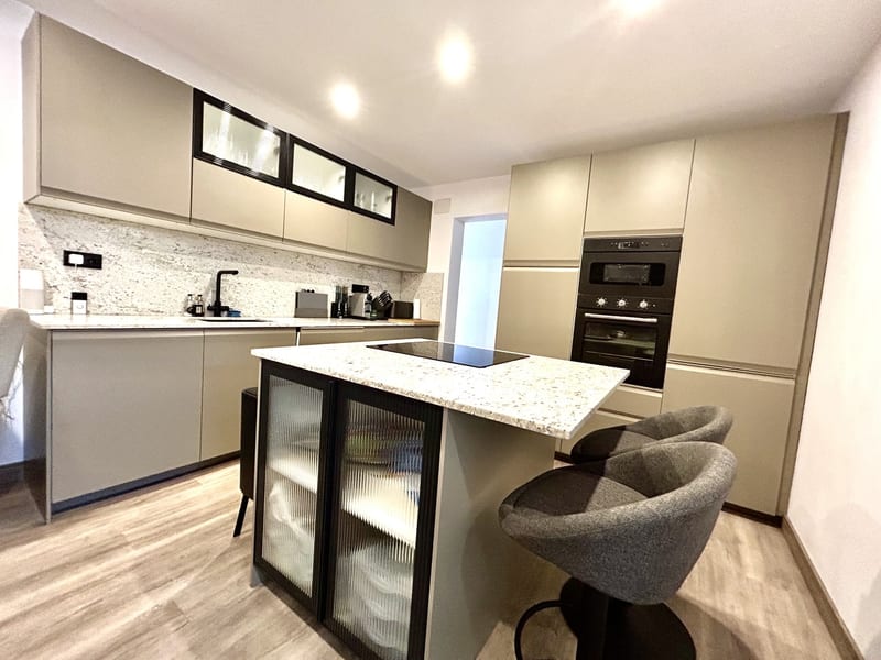 Open photo Listing photo