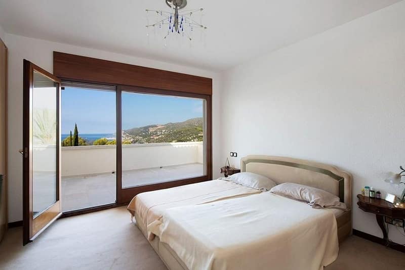 Open photo Listing photo