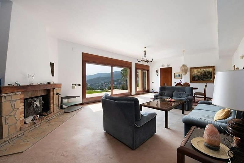 Open photo Listing photo