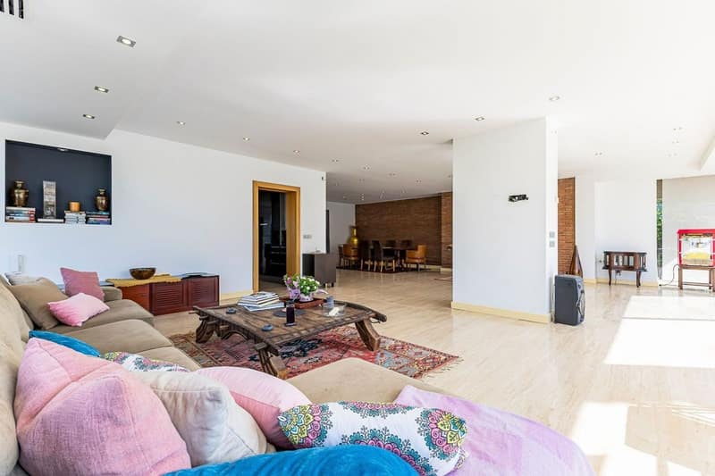 Open photo Listing photo