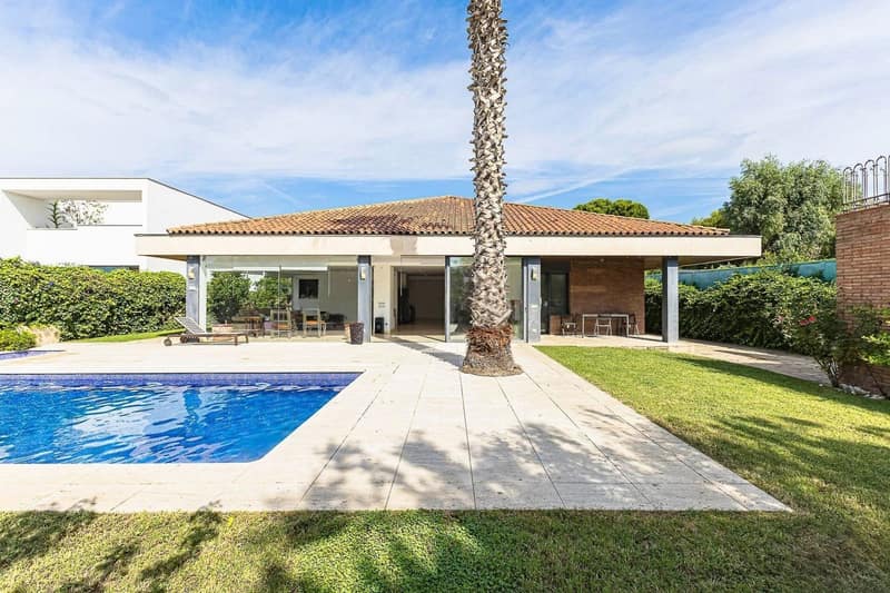 Open photo Listing photo