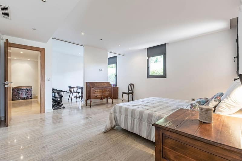 Open photo Listing photo