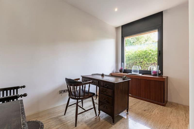 Open photo Listing photo