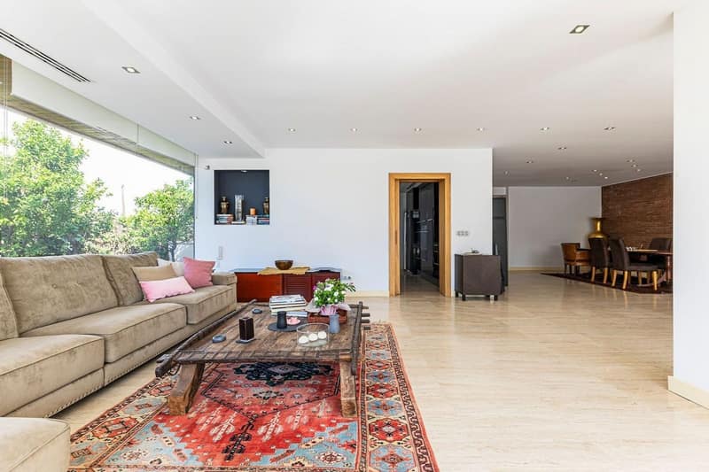 Open photo Listing photo