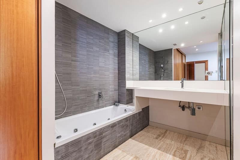 Open photo Listing photo