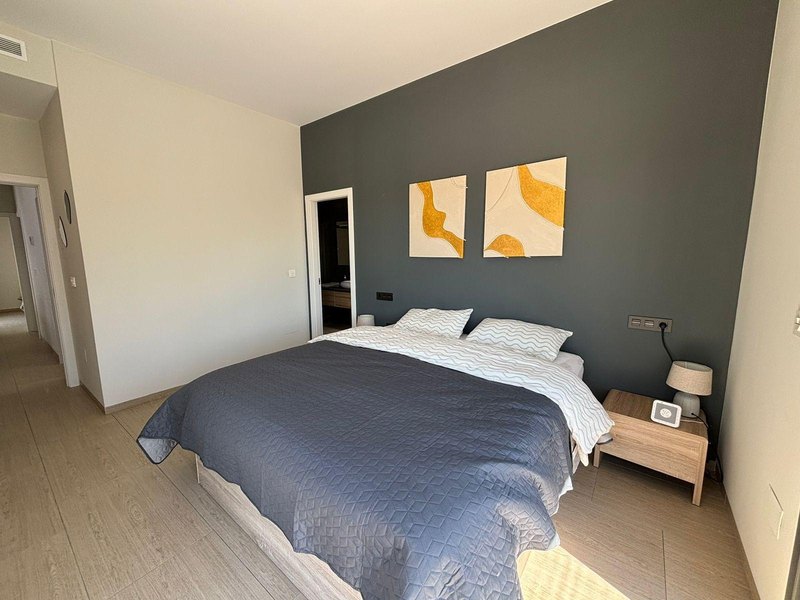 Open photo Listing photo