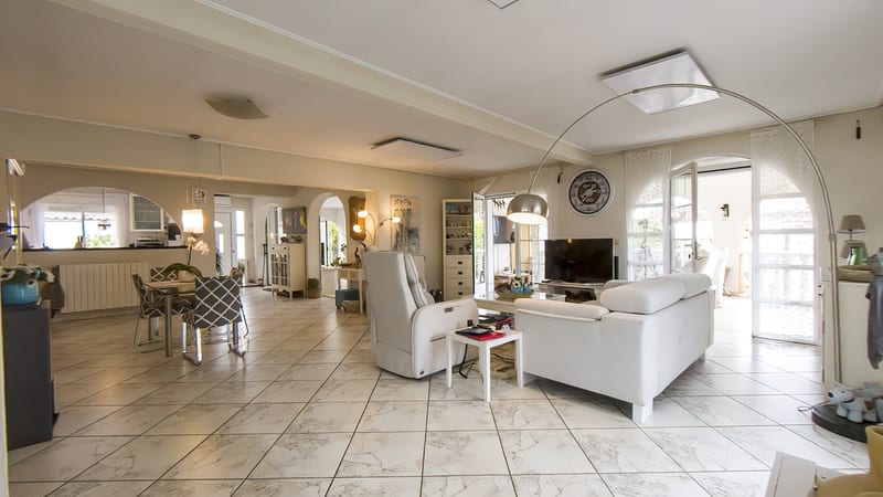 Open photo Listing photo