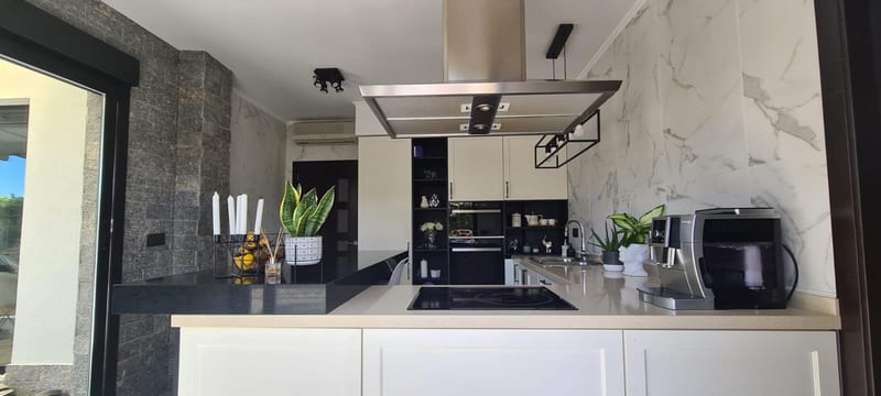 Open photo Listing photo