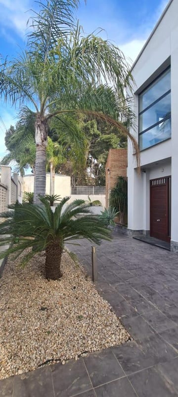 Open photo Listing photo