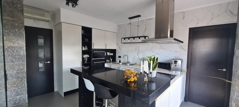 Open photo Listing photo