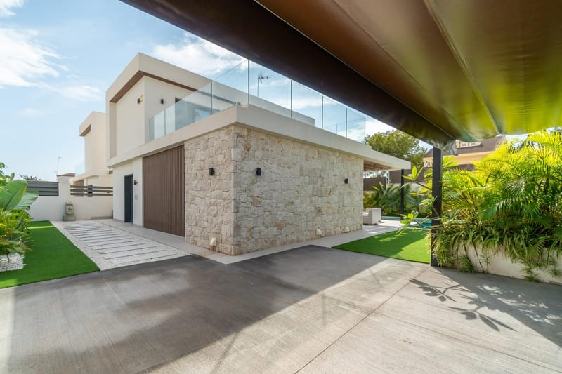 Open photo Listing photo