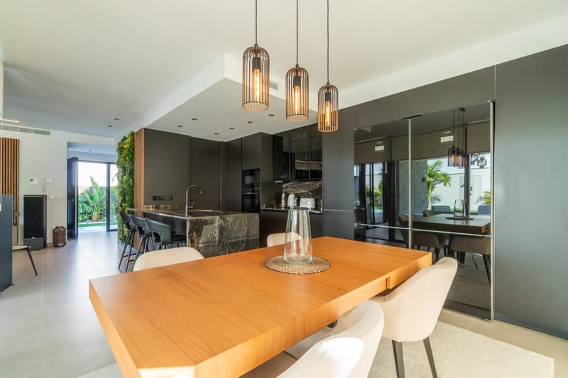Open photo Listing photo