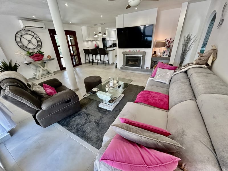 Open photo Listing photo