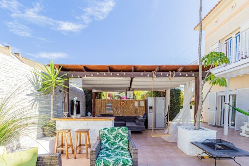 Open photo Listing photo