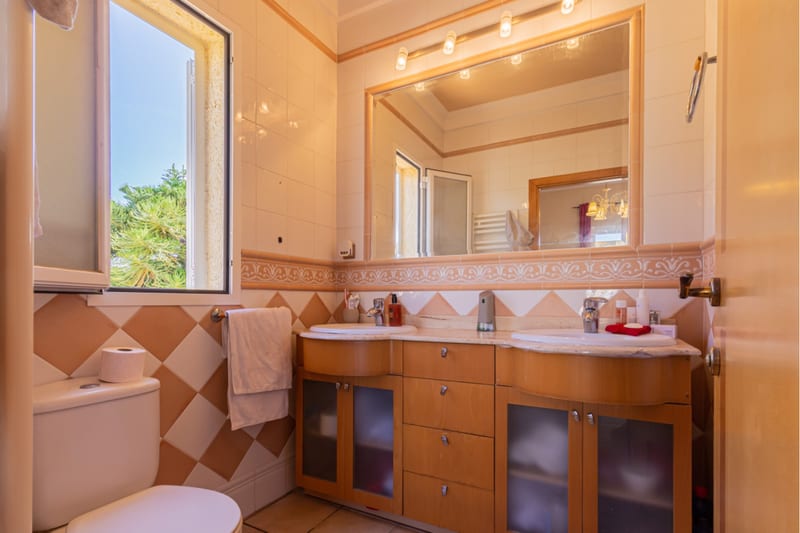 Open photo Listing photo