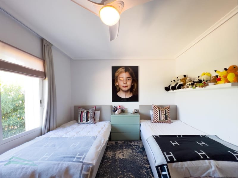 Open photo Listing photo